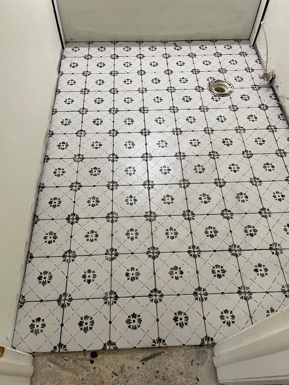 Tile installation estimate planning by SVR FLOORS in Largo