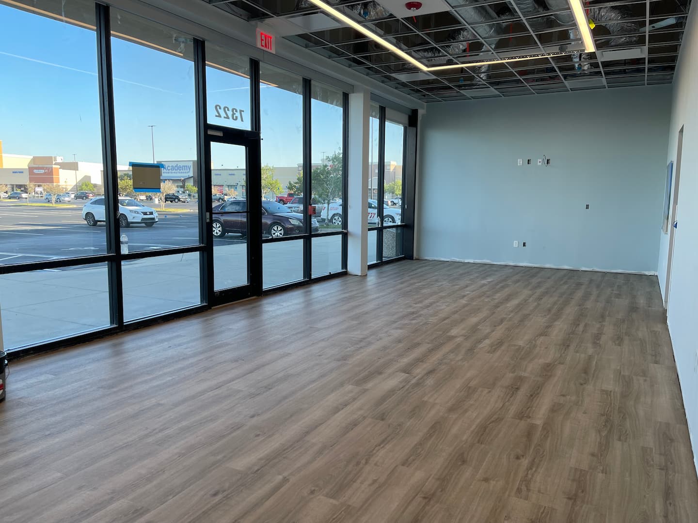 Commercial flooring contractor Largo project planning