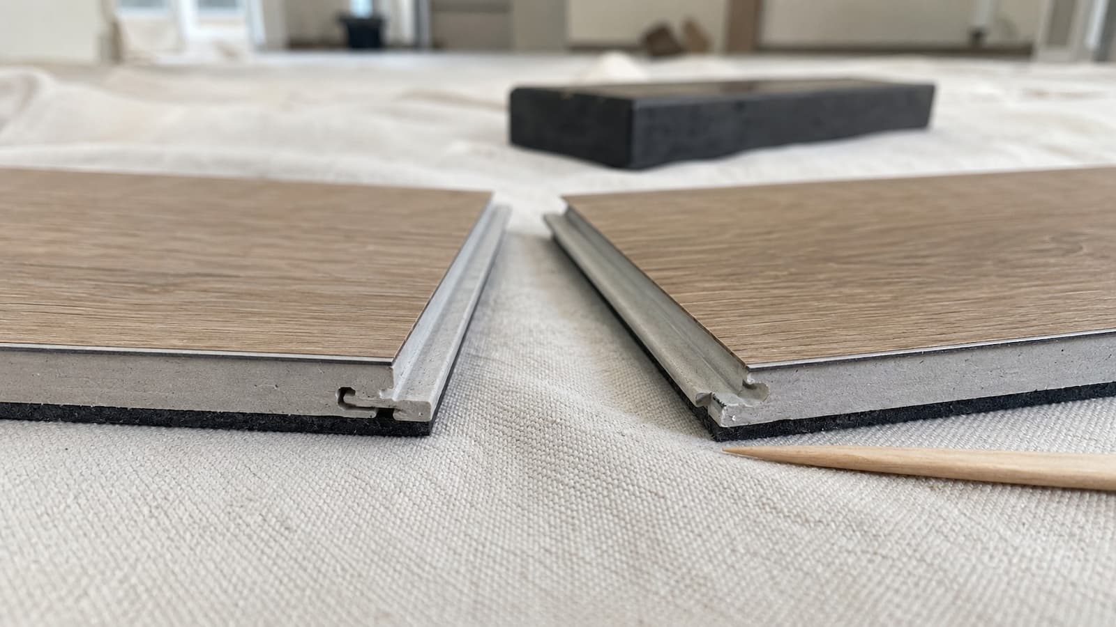 Close-up comparison of intact and chipped rigid-core LVP click-lock edges